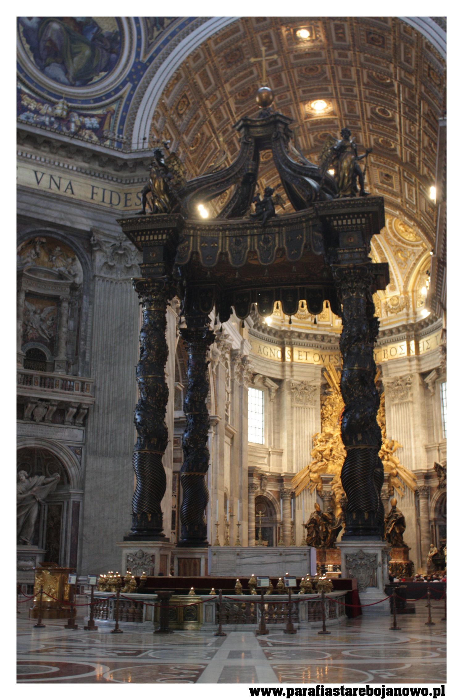Widok na konfesję Świętego Piotra z baldachimem Gianlorenzo Berniniego